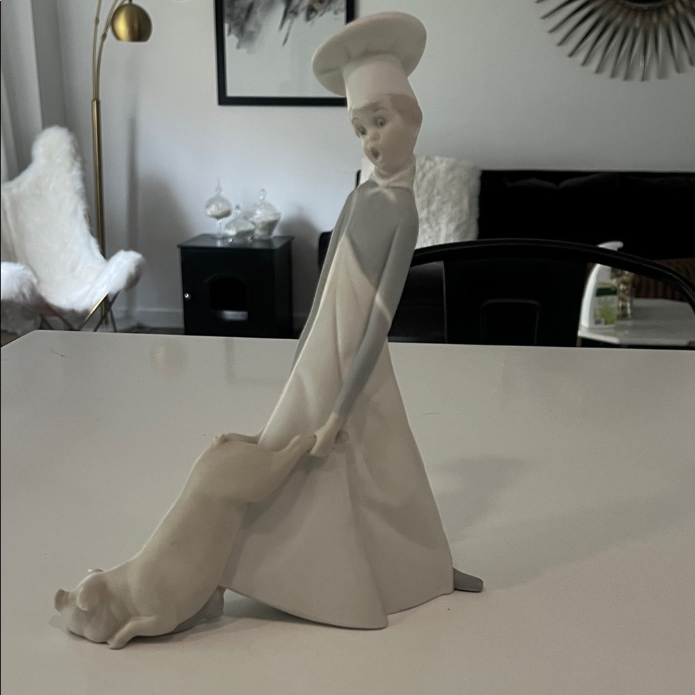 Lladro Cook in Trouble Matte No 4508. No box